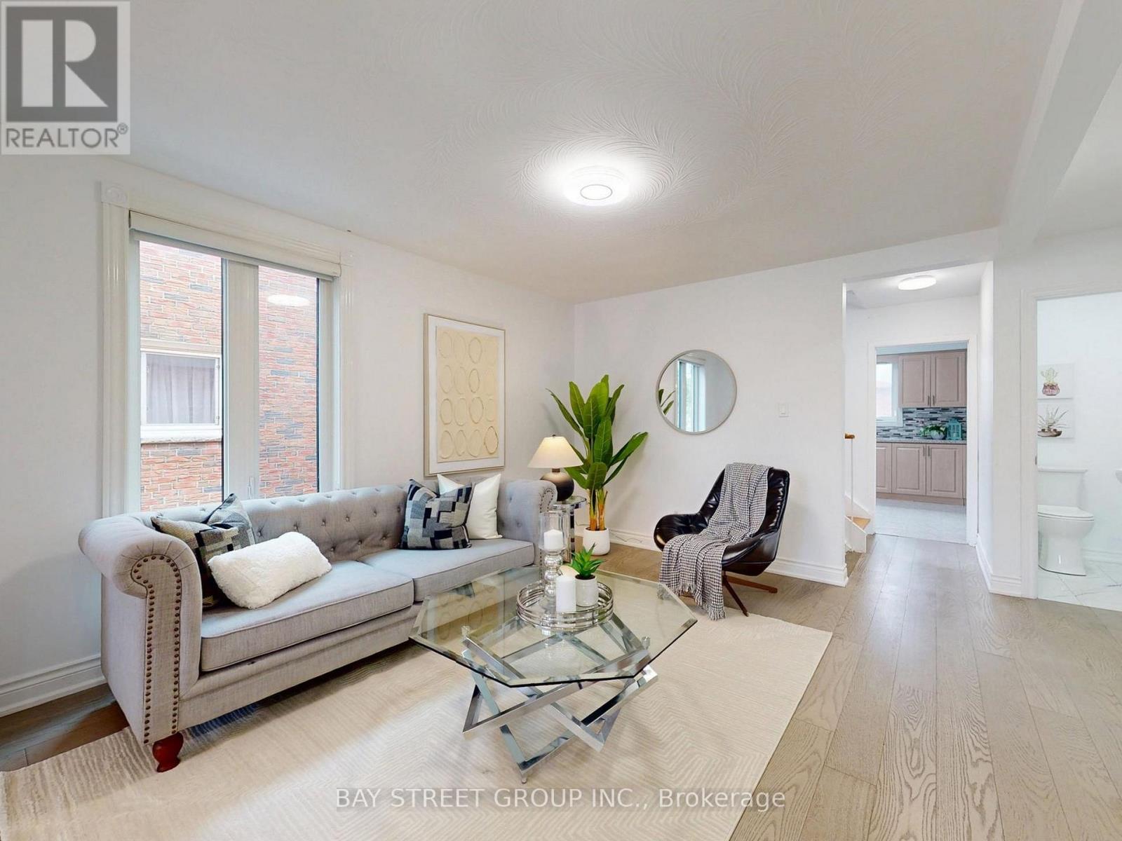 6 Moira Avenue, Toronto, Ontario  M1K 1B6 - Photo 7 - E13631268