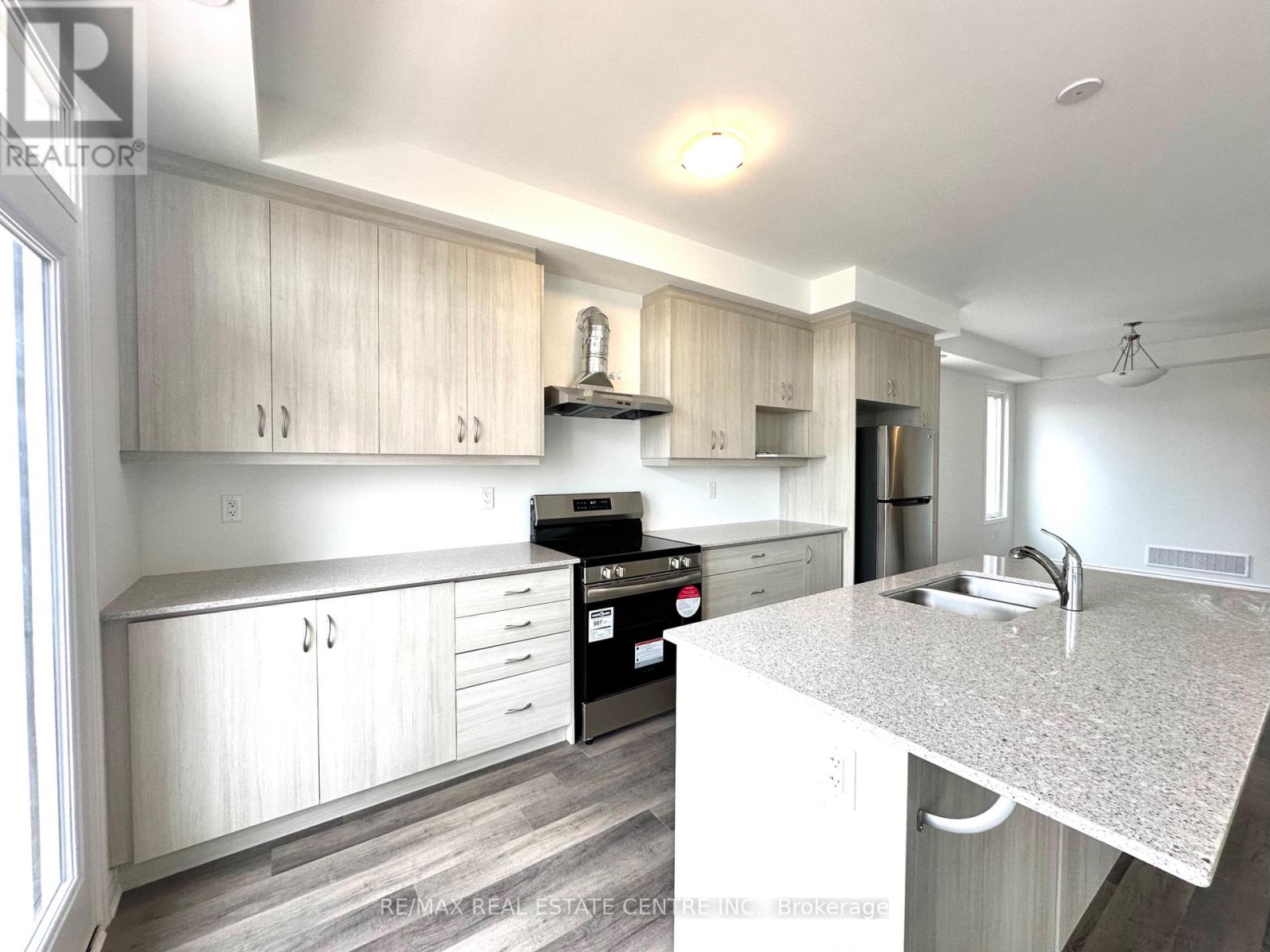 119 Pearen Lane, Barrie, Ontario  L9J 0G5 - Photo 16 - S13631260