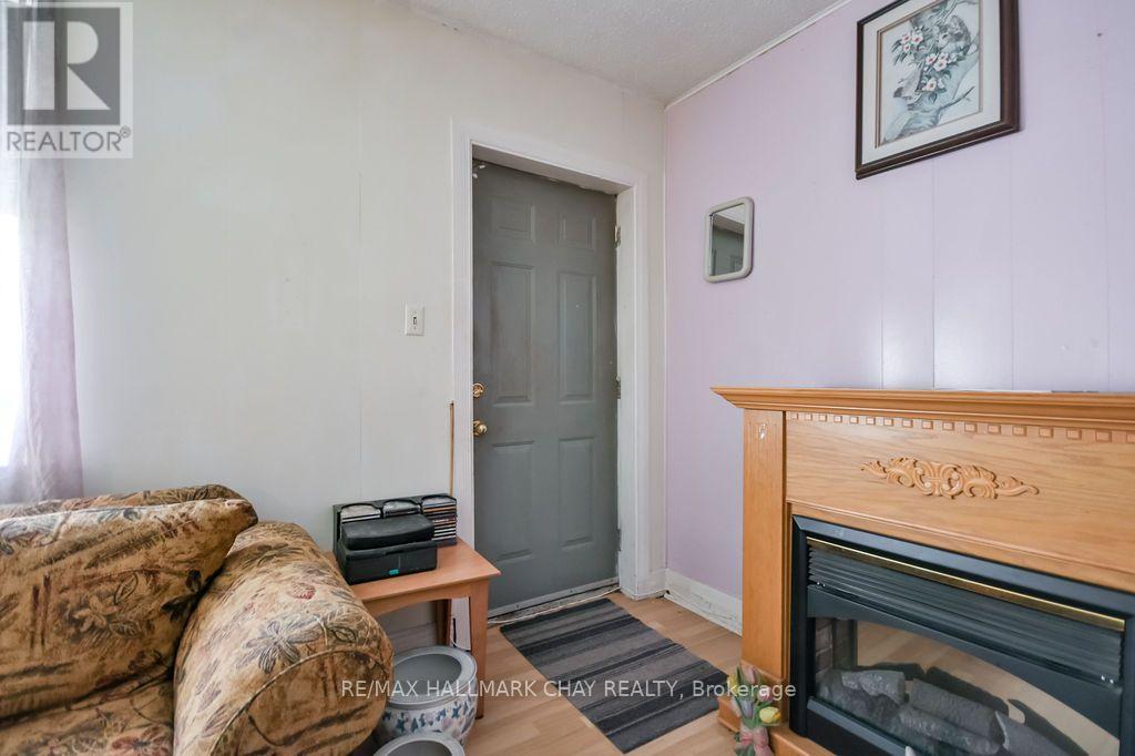 168 Anne Street S, Barrie, Ontario  L4N 2E5 - Photo 3 - S13631262