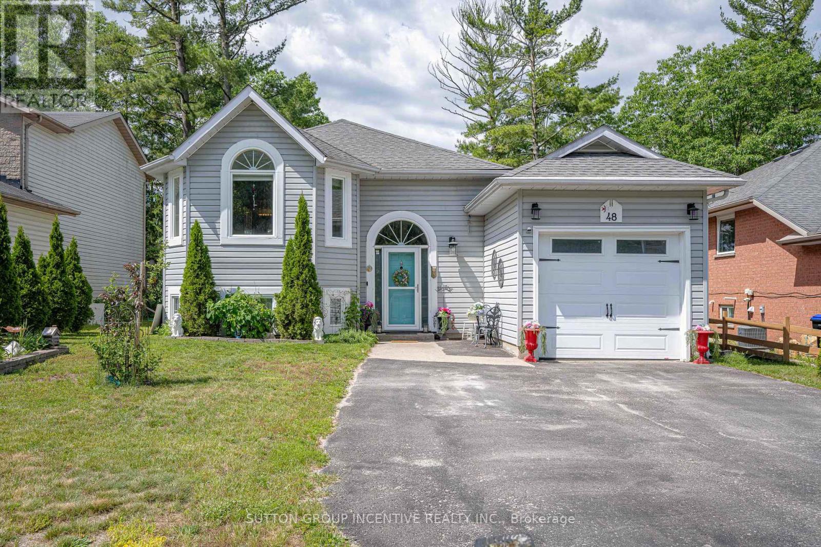 48 WESLEY AVENUE, Wasaga Beach, Ontario
