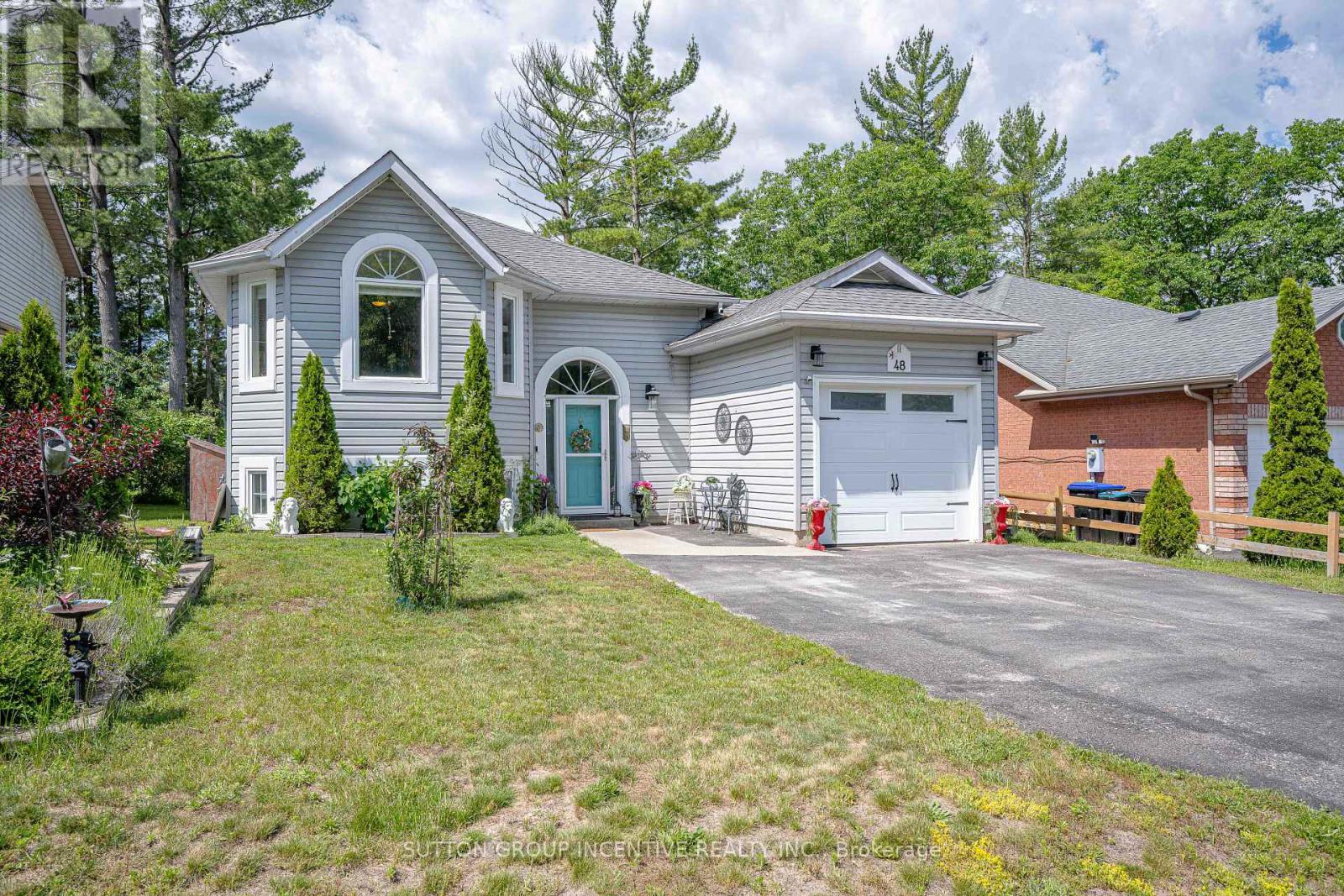 48 Wesley Avenue, Wasaga Beach, Ontario  L9Z 1C8 - Photo 2 - S13597418