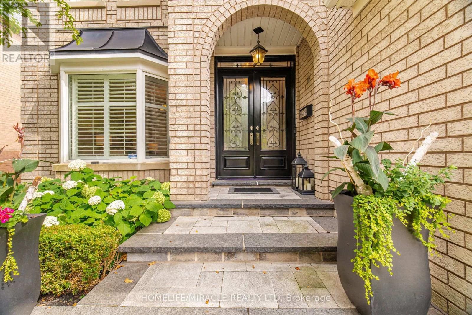 2152 Manor Hill Drive, Mississauga, Ontario  L5M 5H9 - Photo 4 - W13631230