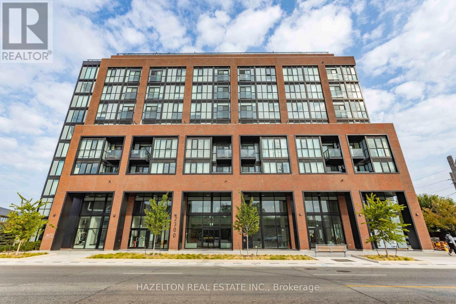 804 - 2300 St Clair Avenue W, Toronto, Ontario  M6N 0B3 - Photo 2 - W13631244