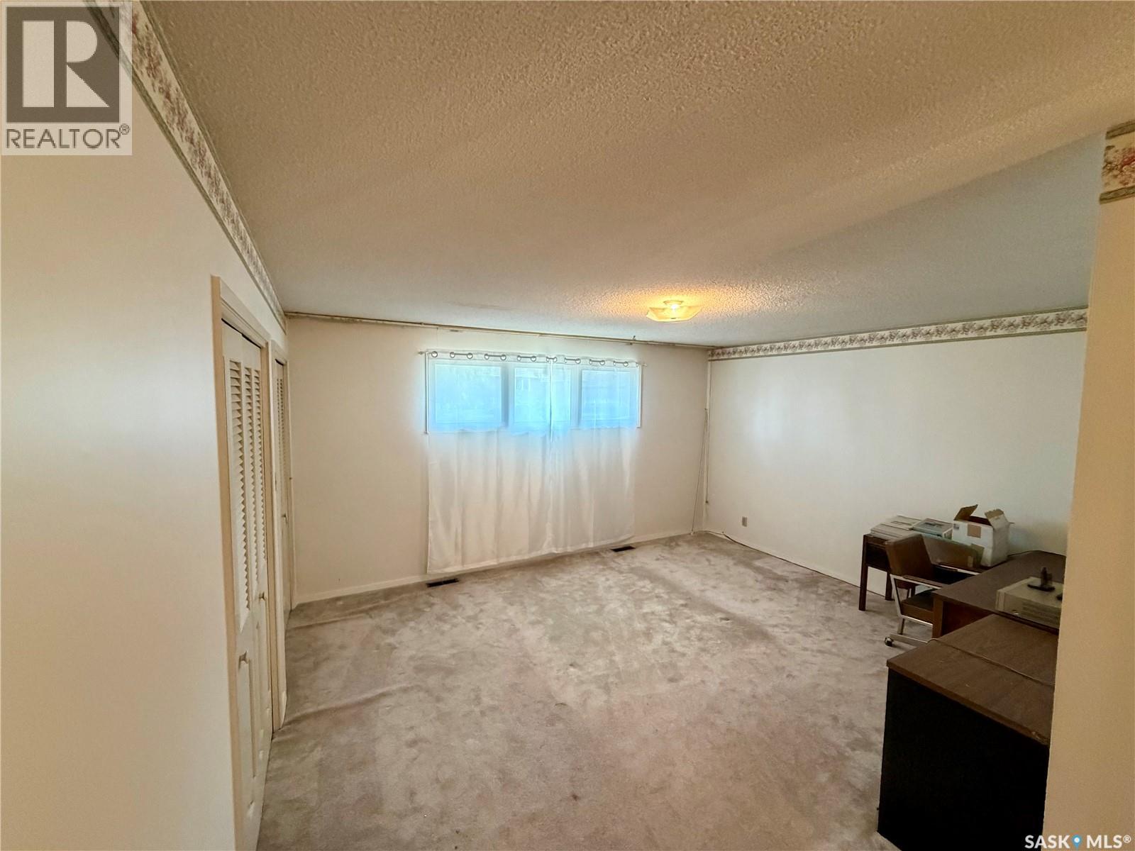 1247 Gordon Road, Moose Jaw, Saskatchewan  S6H 3E3 - Photo 12 - SK044304
