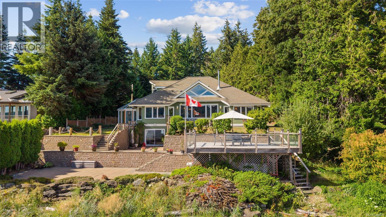 7602 Ships Point Rd, Fanny Bay, British Columbia