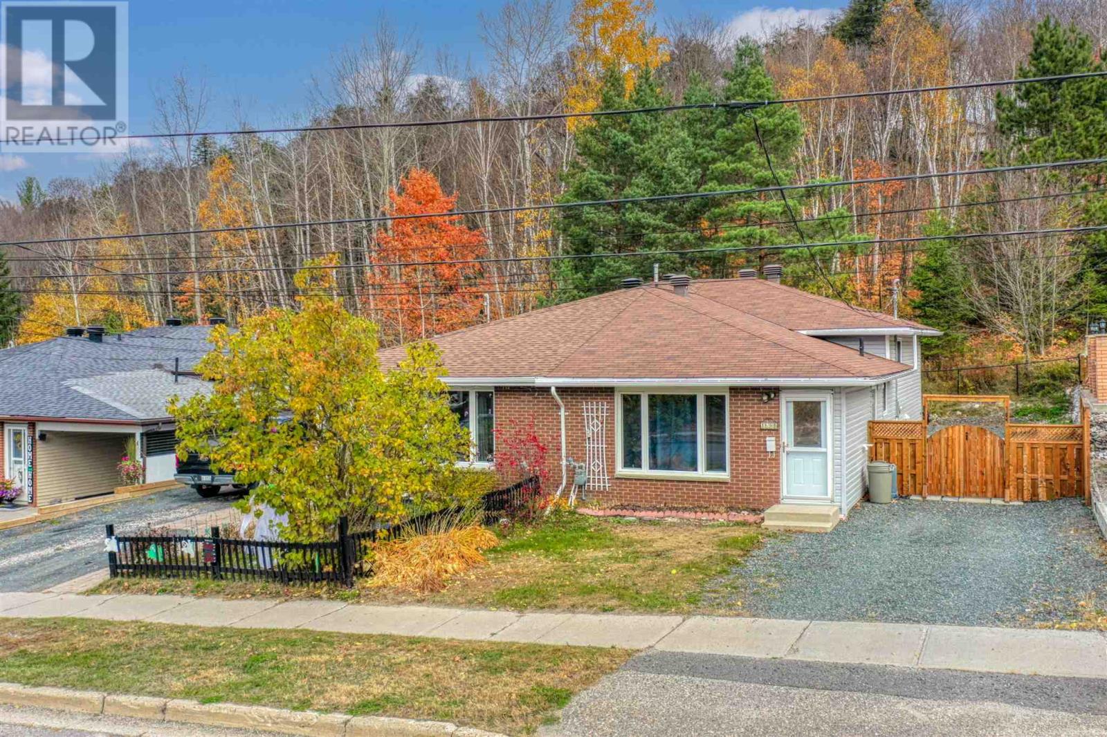 168b Ottawa Ave, Elliot Lake, Ontario  P5A 2N7 - Photo 4 - SM261455