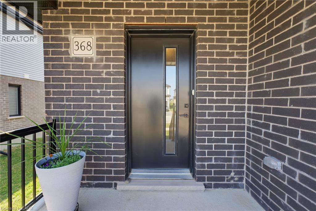 368 Bradshaw Drive, Stratford, Ontario  N5A 0K2 - Photo 3 - 40851951