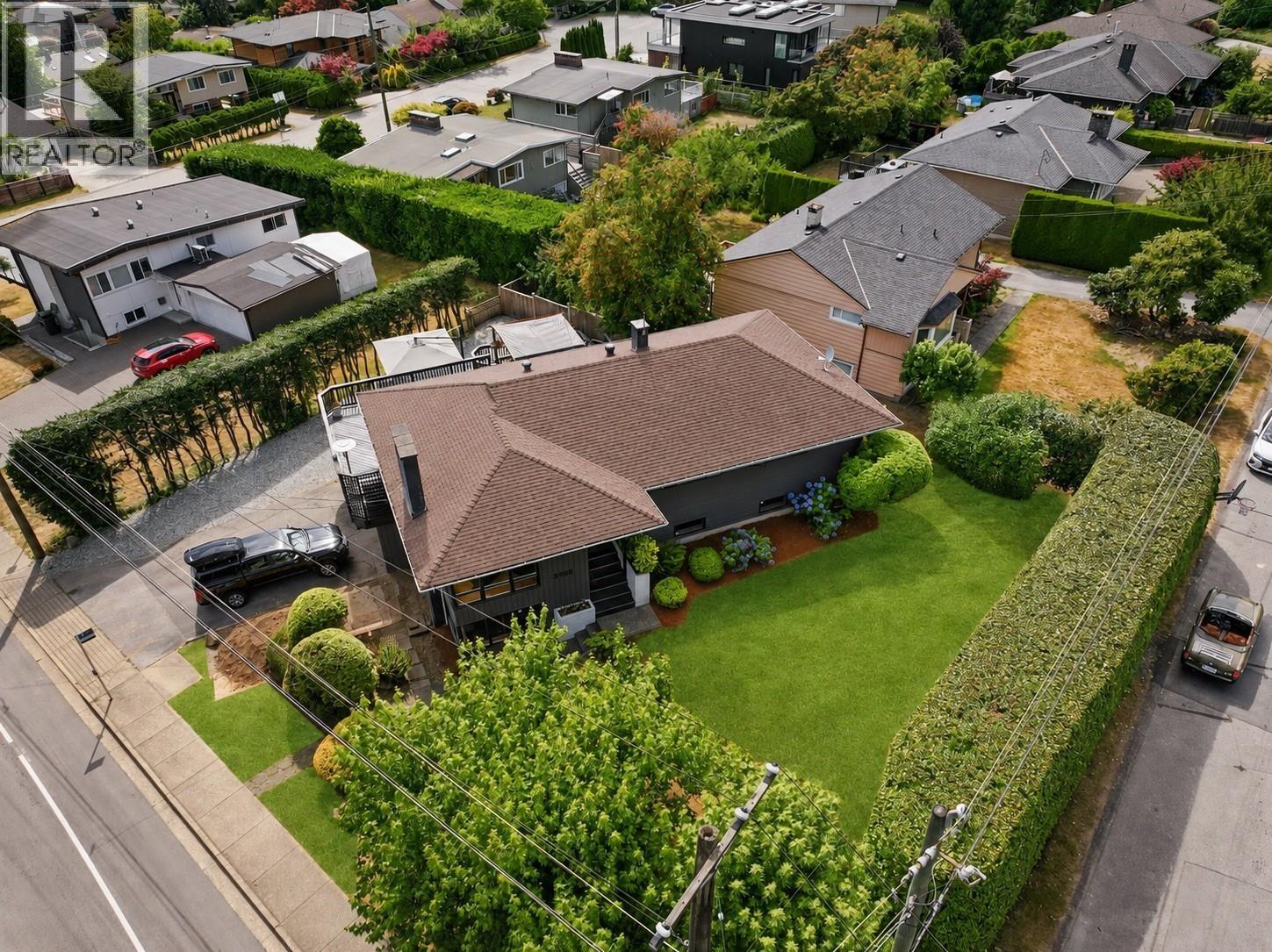 3883 DELBROOK AVENUE, North Vancouver, British Columbia