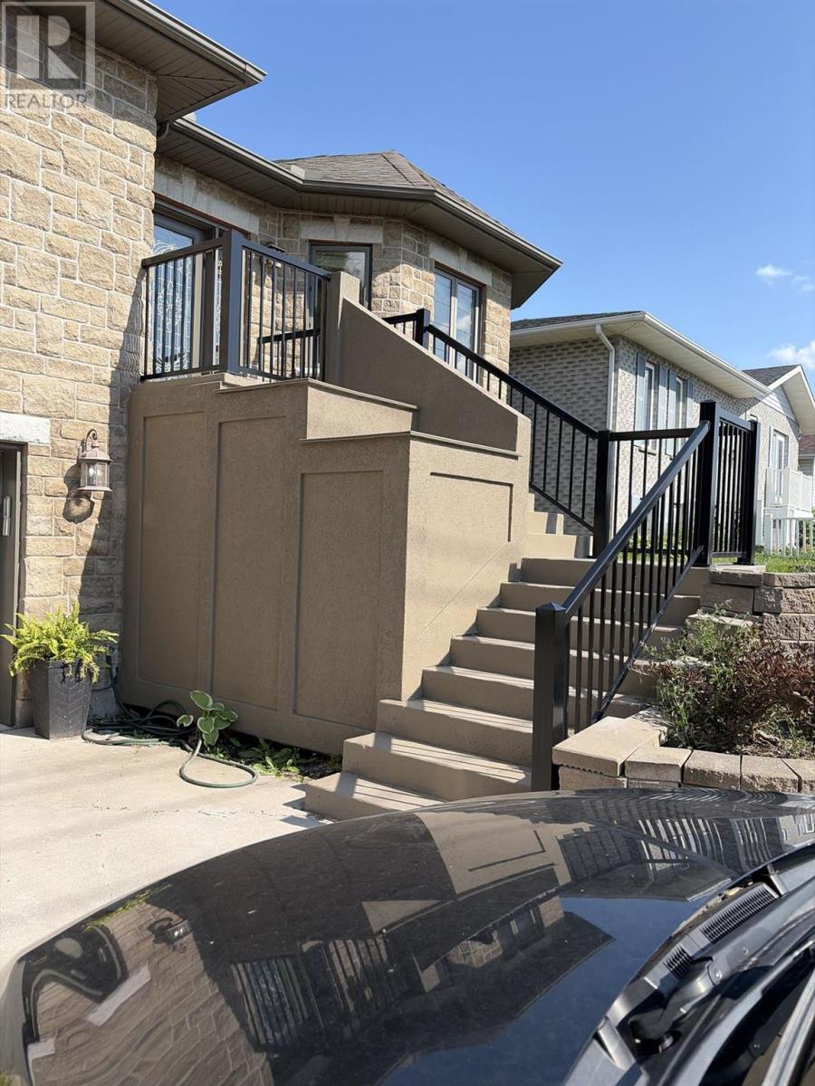 562 Wilson St, Sault Ste. Marie, Ontario  P6B 2L3 - Photo 6 - SM261814