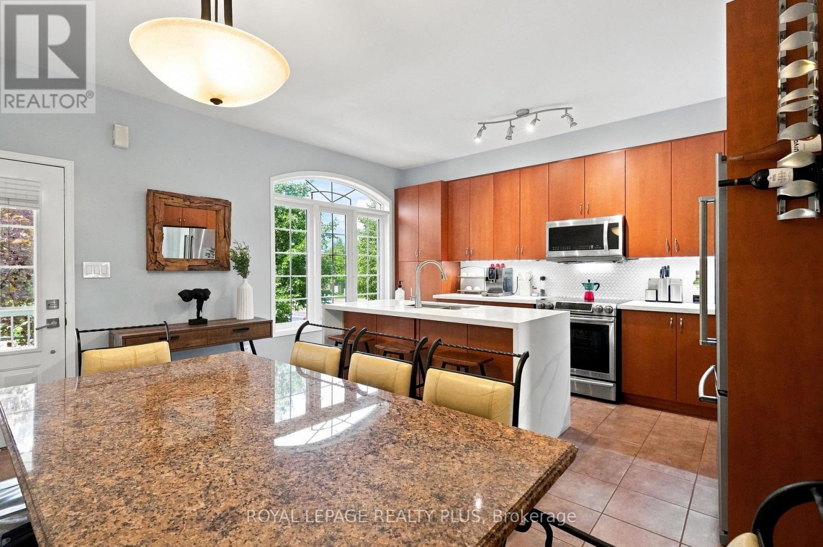 2333 Sutton Drive, Burlington, Ontario  L7L 6Y9 - Photo 9 - W13557874