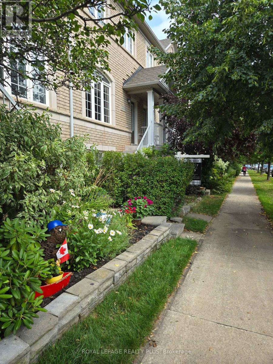 2333 Sutton Drive, Burlington, Ontario  L7L 6Y9 - Photo 4 - W13557874