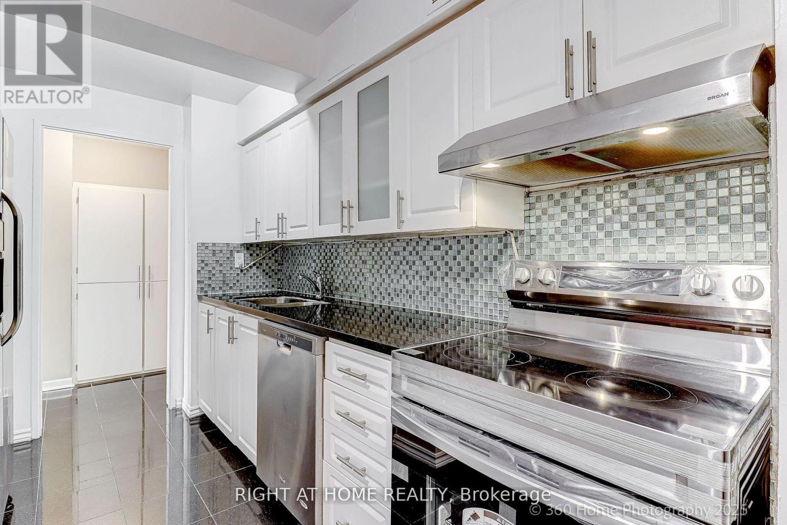 1107 - 1 Royal Orchard Boulevard, Markham, Ontario  L3T 3C2 - Photo 6 - N13631346