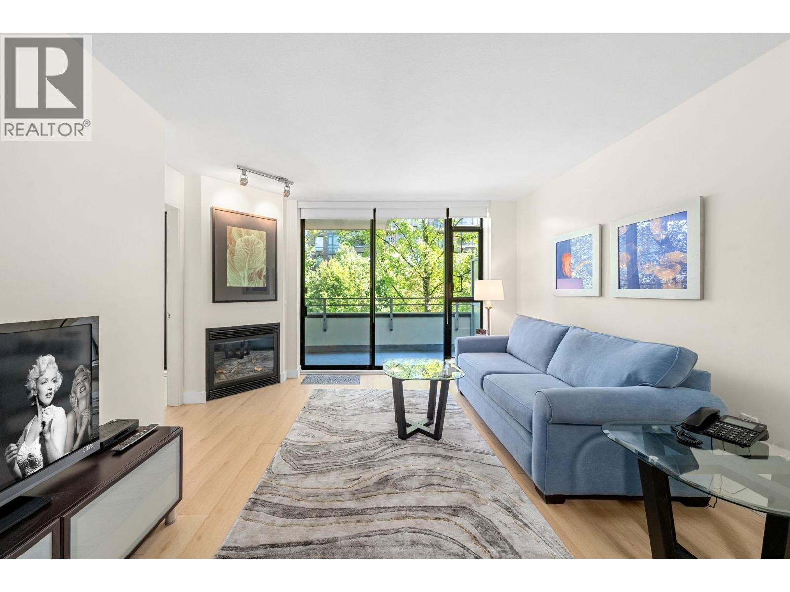 305 175 W 1ST STREET, North Vancouver, British Columbia