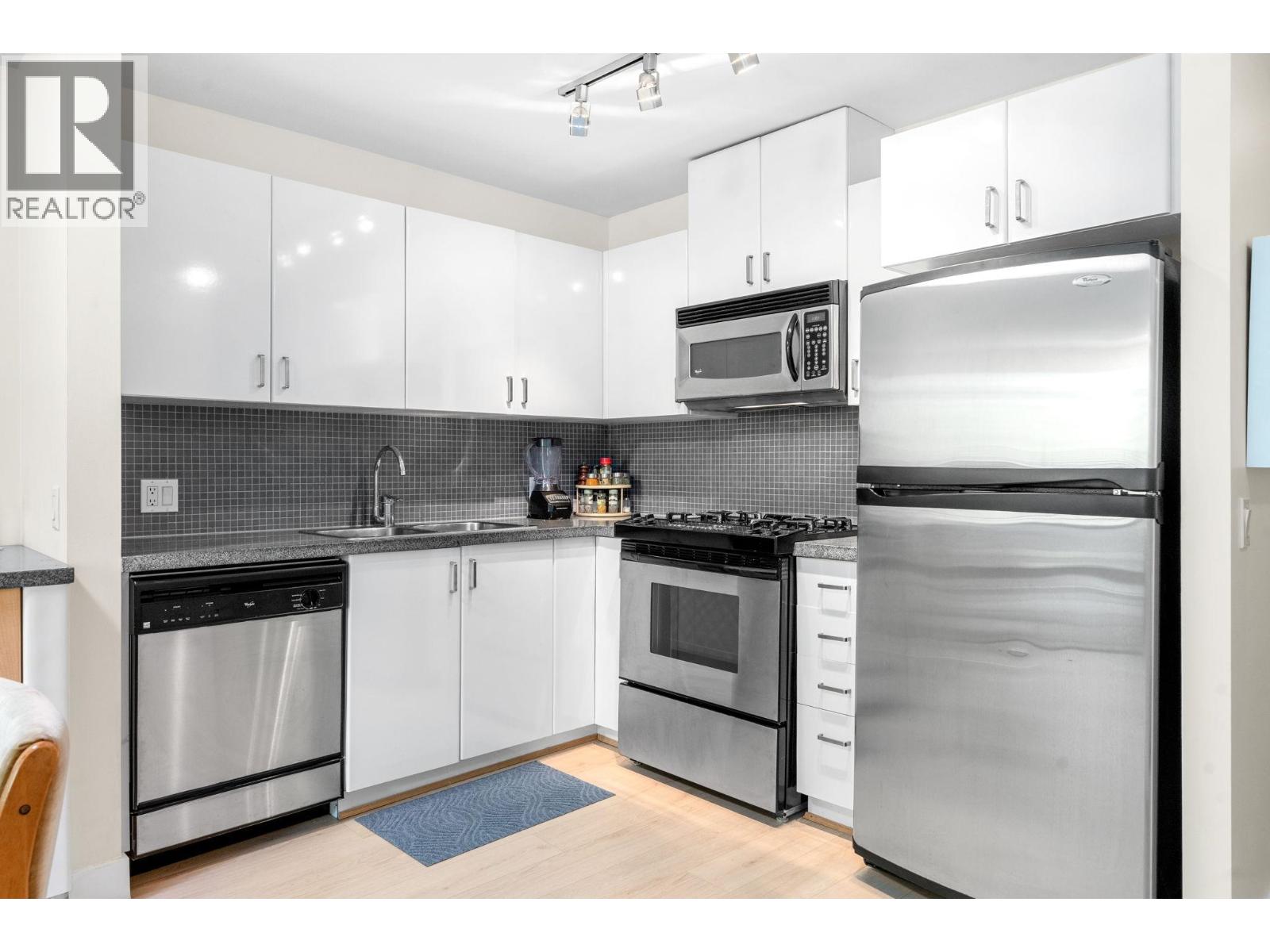 305 175 W 1st Street, North Vancouver, British Columbia  V7M 3N9 - Photo 3 - R3151920
