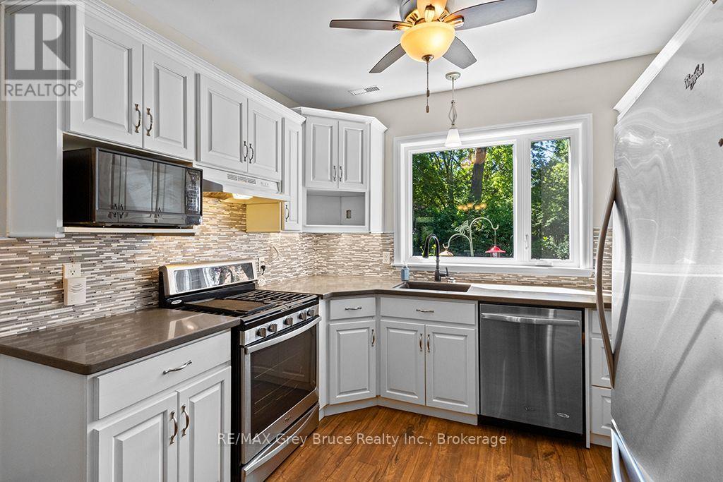 441 Frank Street, South Bruce Peninsula, Ontario  N0H 2T0 - Photo 2 - X13631422