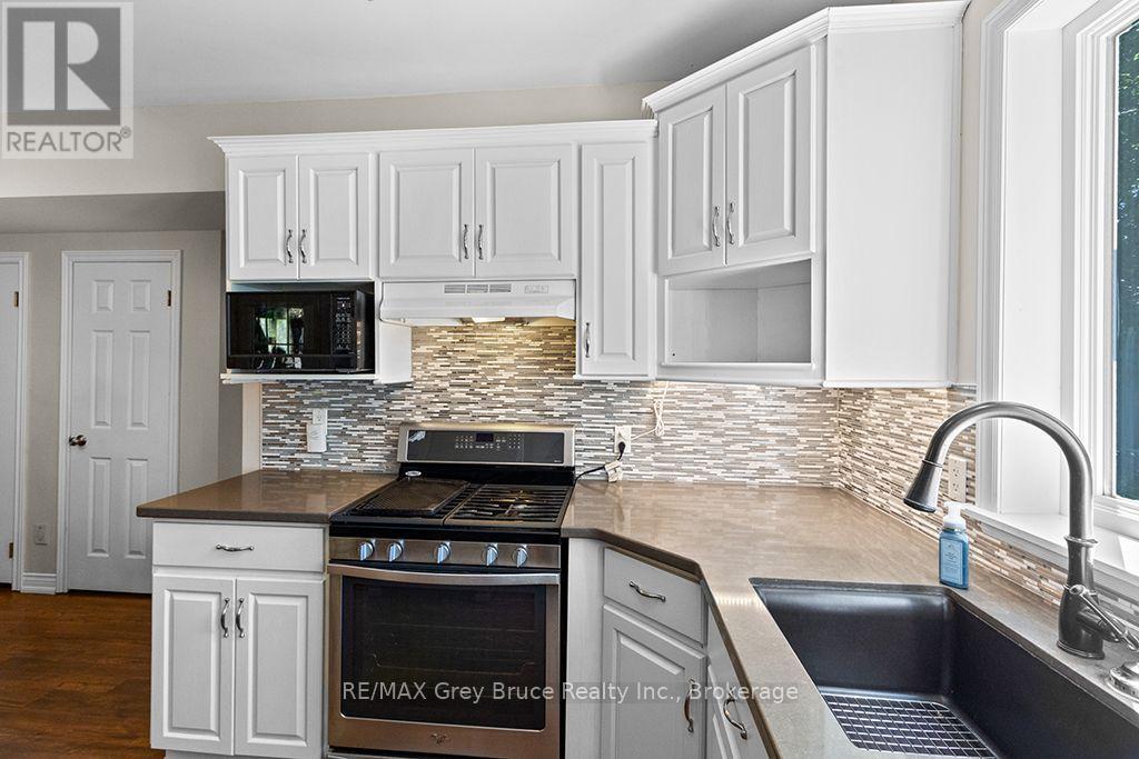 441 Frank Street, South Bruce Peninsula, Ontario  N0H 2T0 - Photo 3 - X13631422