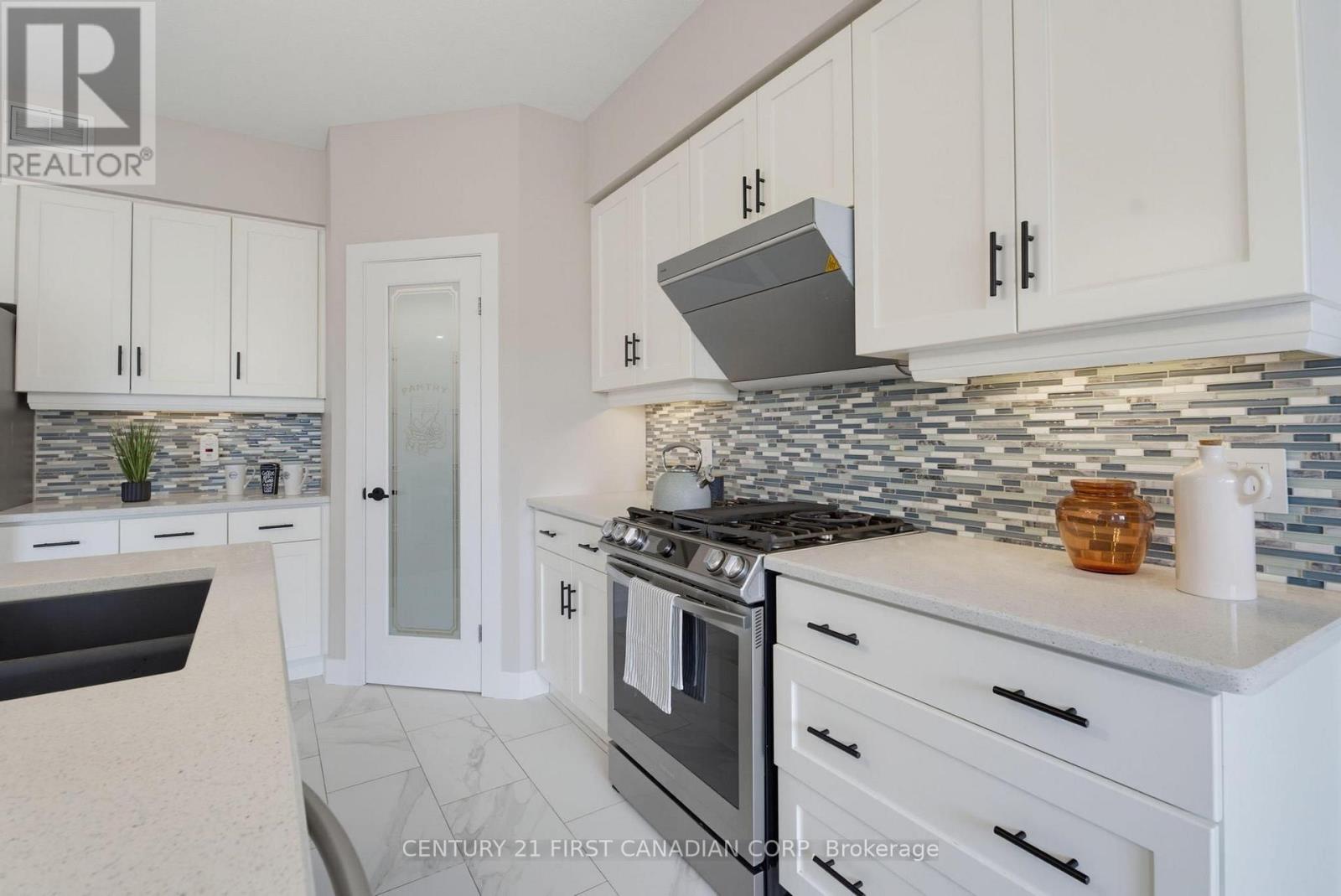 2023 Jubilee Drive, London North, Ontario  N6G 0H7 - Photo 15 - X13615582