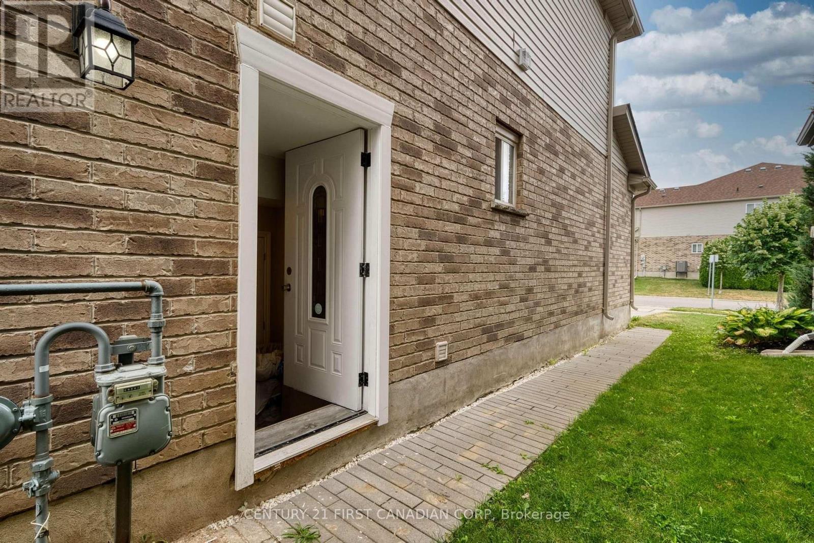2023 Jubilee Drive, London North, Ontario  N6G 0H7 - Photo 46 - X13615582