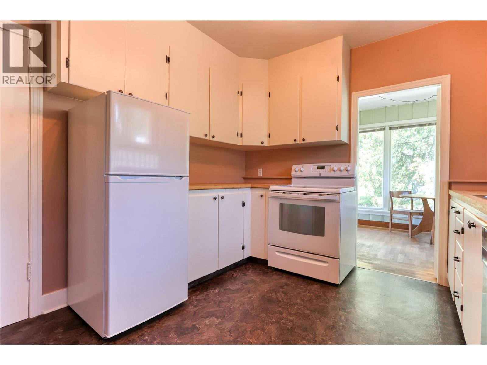2551 Pinewood Drive, Rossland, British Columbia  V0G 1Y0 - Photo 11 - 10384570