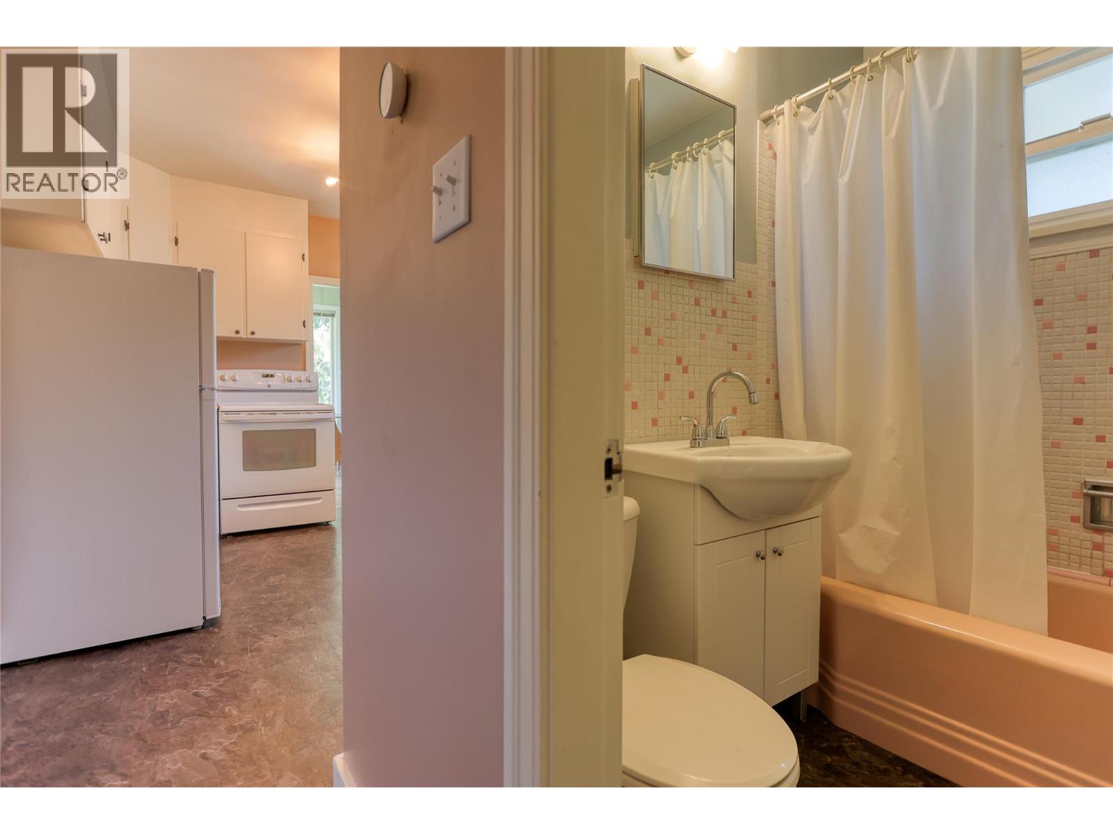 2551 Pinewood Drive, Rossland, British Columbia  V0G 1Y0 - Photo 15 - 10384570