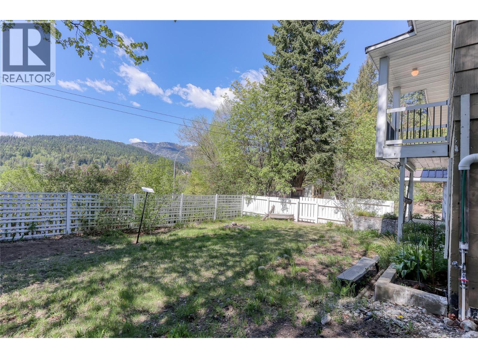 2551 Pinewood Drive, Rossland, British Columbia  V0G 1Y0 - Photo 18 - 10384570