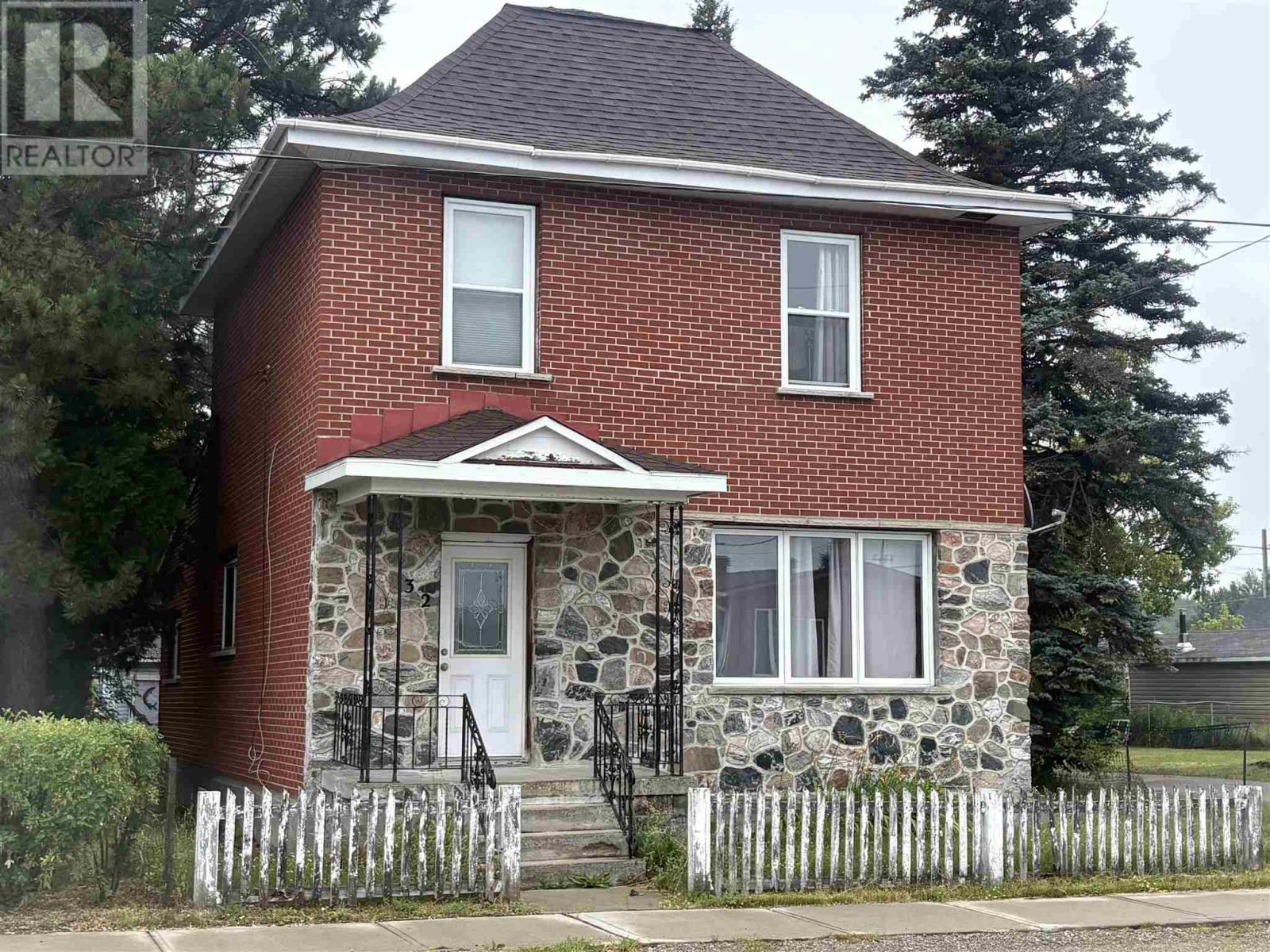 32 Lansdowne ST S, Chapleau, Ontario