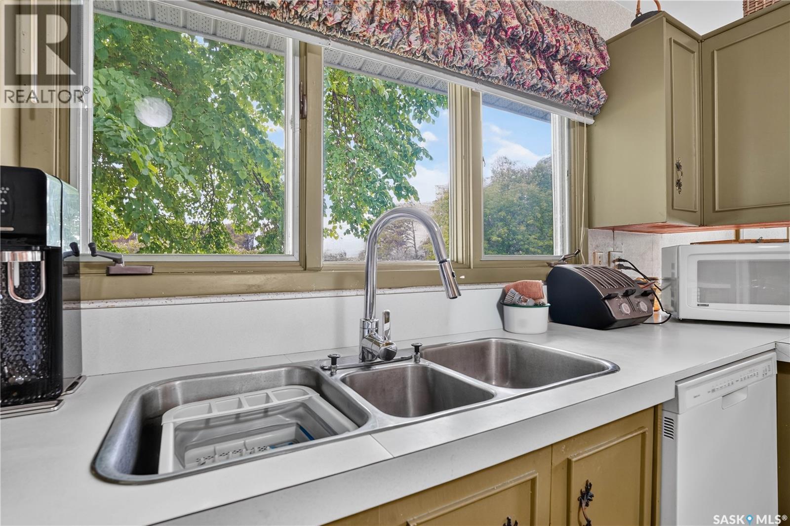 121 4th Street E, Nipawin, Saskatchewan  S0E 1E0 - Photo 9 - SK040613