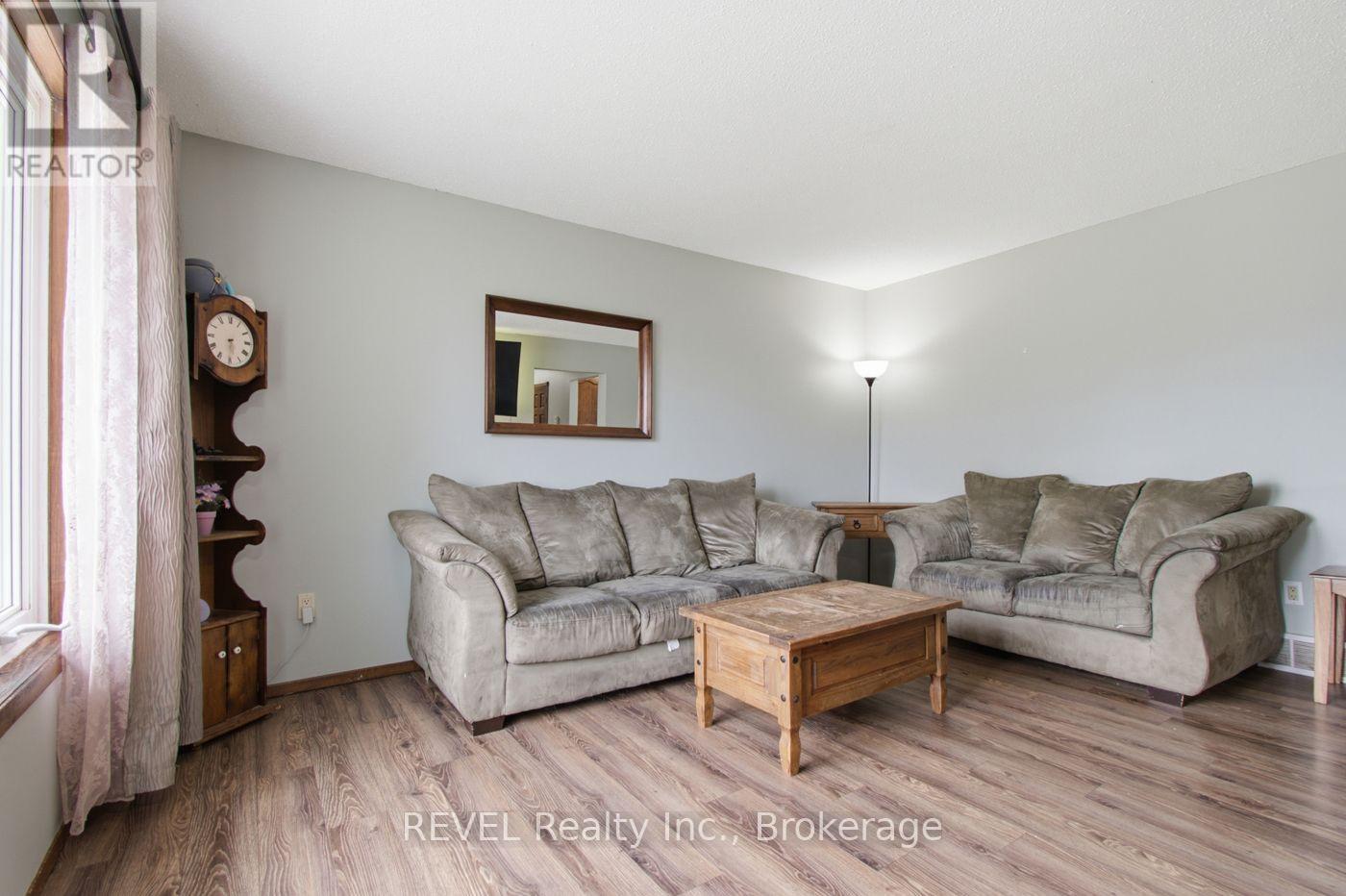 2203 Stevensville Road, Fort Erie, Ontario  L0S 1S0 - Photo 2 - X13631466