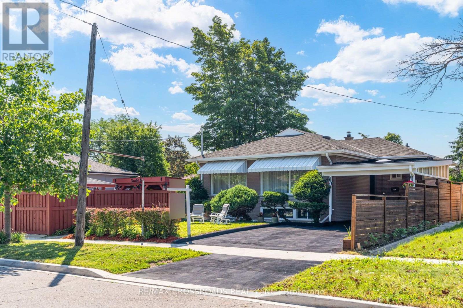49 Clementine Square, Toronto, Ontario  M1G 2V9 - Photo 2 - E13631472