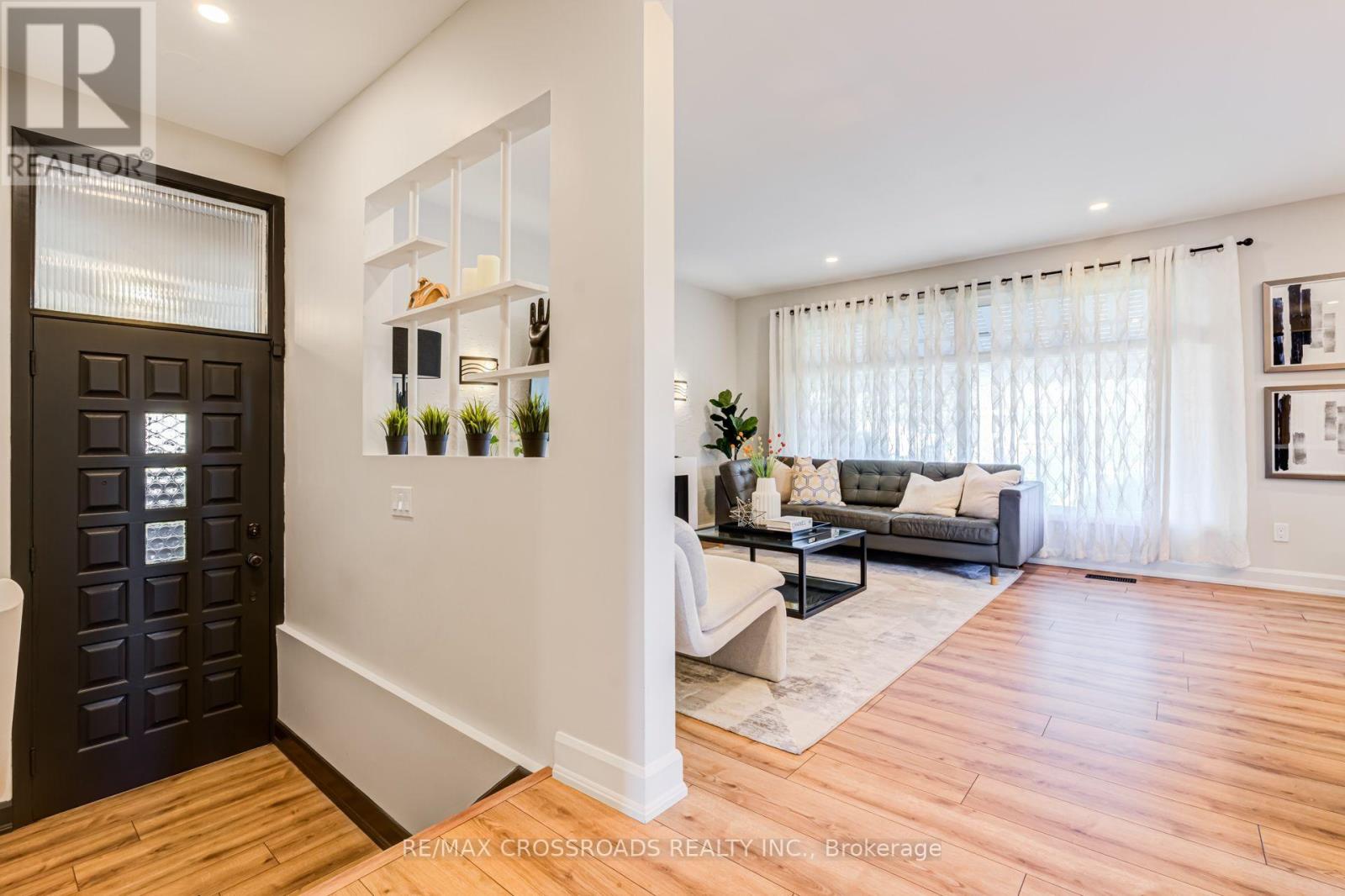 49 Clementine Square, Toronto, Ontario  M1G 2V9 - Photo 4 - E13631472