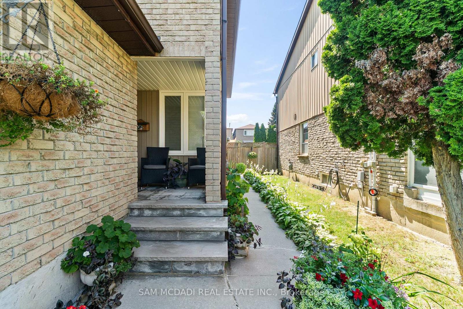 4260 Shelby Crescent, Mississauga, Ontario L4W 3N5 - Photo 4 - W13232704