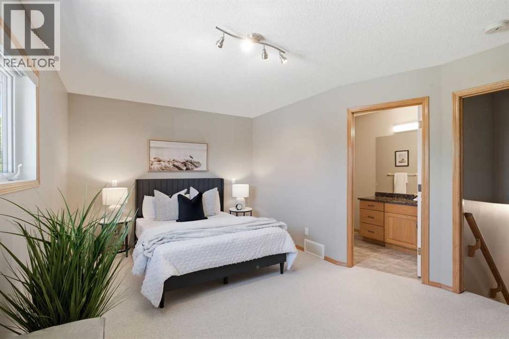 545 Rocky Ridge Bay NW, Calgary, Alberta  T3G 4E7 - Photo 22 - A2308309