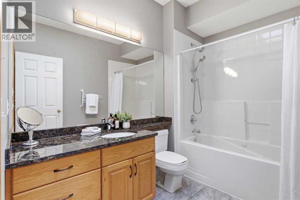 545 Rocky Ridge Bay NW, Calgary, Alberta  T3G 4E7 - Photo 18 - A2308309
