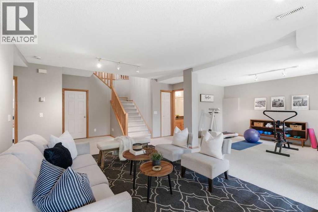 545 Rocky Ridge Bay NW, Calgary, Alberta  T3G 4E7 - Photo 25 - A2308309