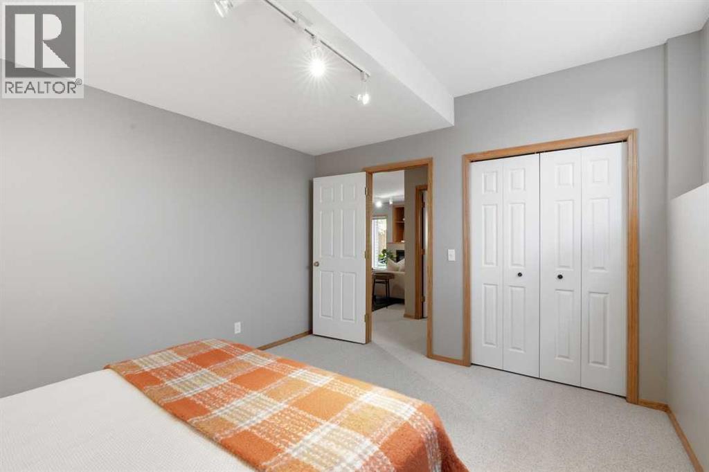 545 Rocky Ridge Bay NW, Calgary, Alberta  T3G 4E7 - Photo 31 - A2308309