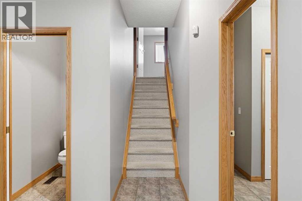 545 Rocky Ridge Bay NW, Calgary, Alberta  T3G 4E7 - Photo 21 - A2308309