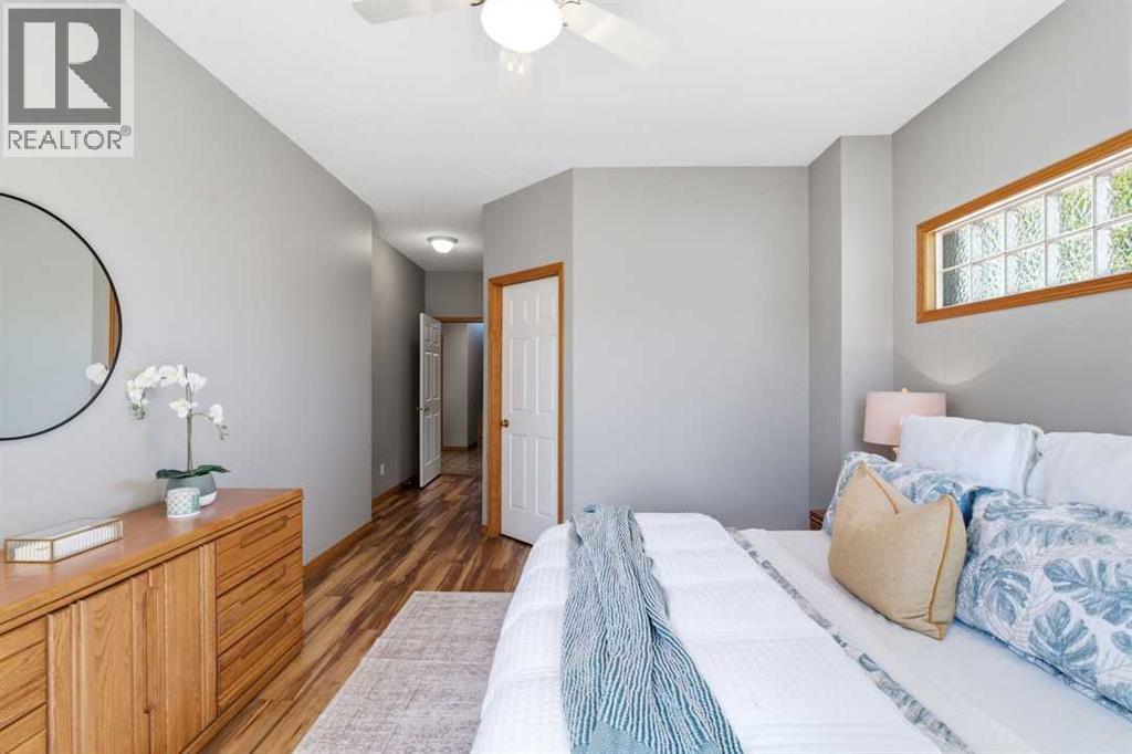 545 Rocky Ridge Bay NW, Calgary, Alberta  T3G 4E7 - Photo 16 - A2308309