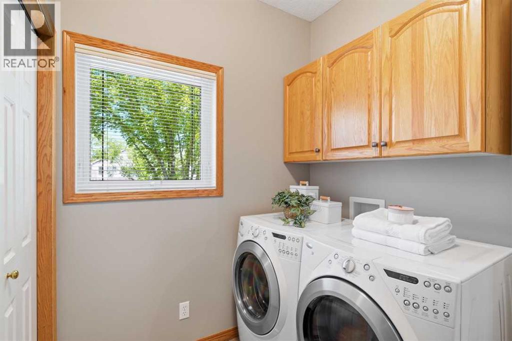 545 Rocky Ridge Bay NW, Calgary, Alberta  T3G 4E7 - Photo 19 - A2308309