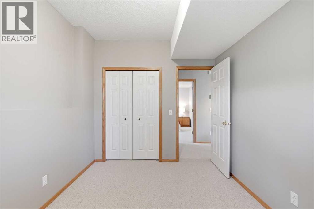 545 Rocky Ridge Bay NW, Calgary, Alberta  T3G 4E7 - Photo 33 - A2308309
