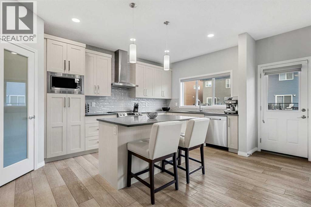 1020 Chinook Gate Heath SW, Airdrie, Alberta  T4B 5C9 - Photo 2 - A2330789