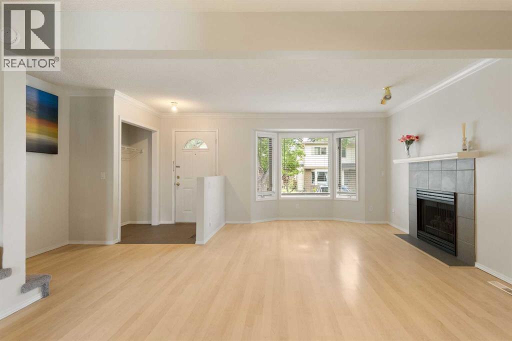 17 Patina Park SW, Calgary, Alberta  T3H 3E1 - Photo 5 - A2327853