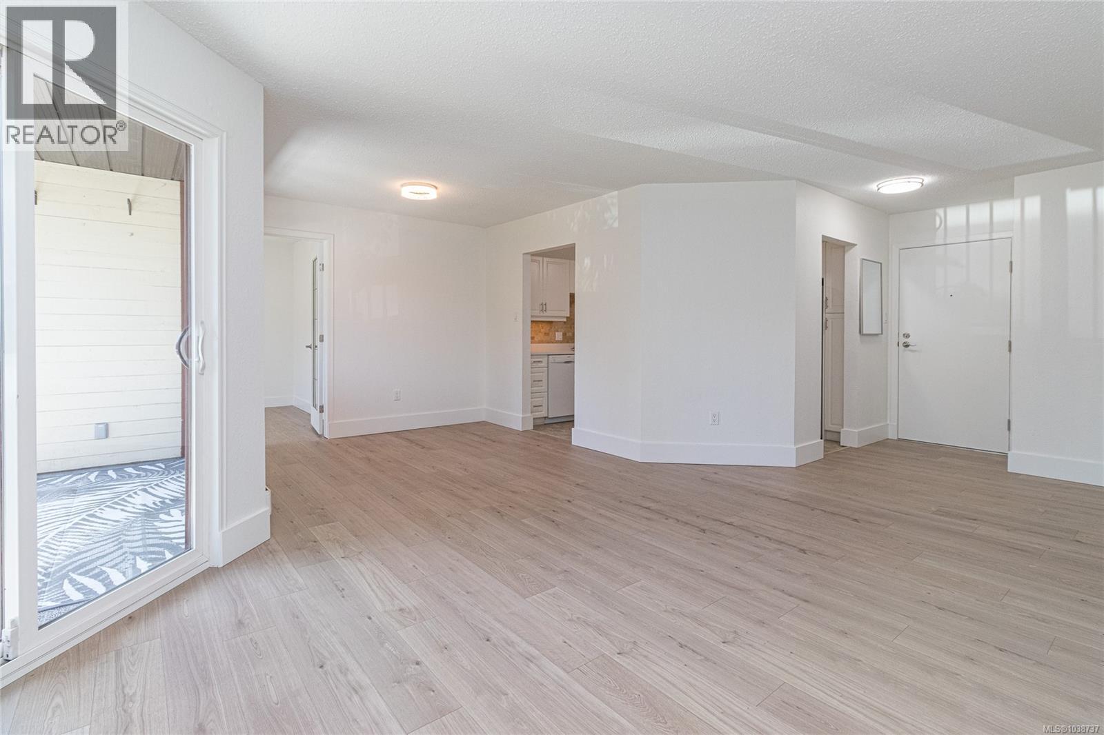 310 73 Gorge Rd W, Saanich, British Columbia  V9A 1L9 - Photo 4 - 1038737