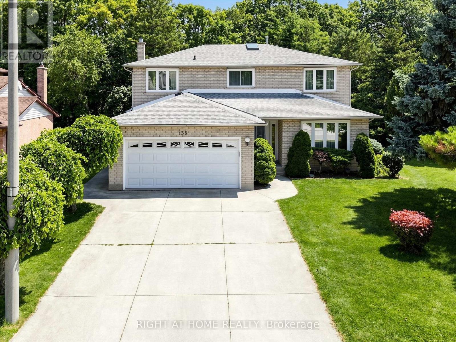 138 STRAWBERRY DRIVE, Hamilton, Ontario