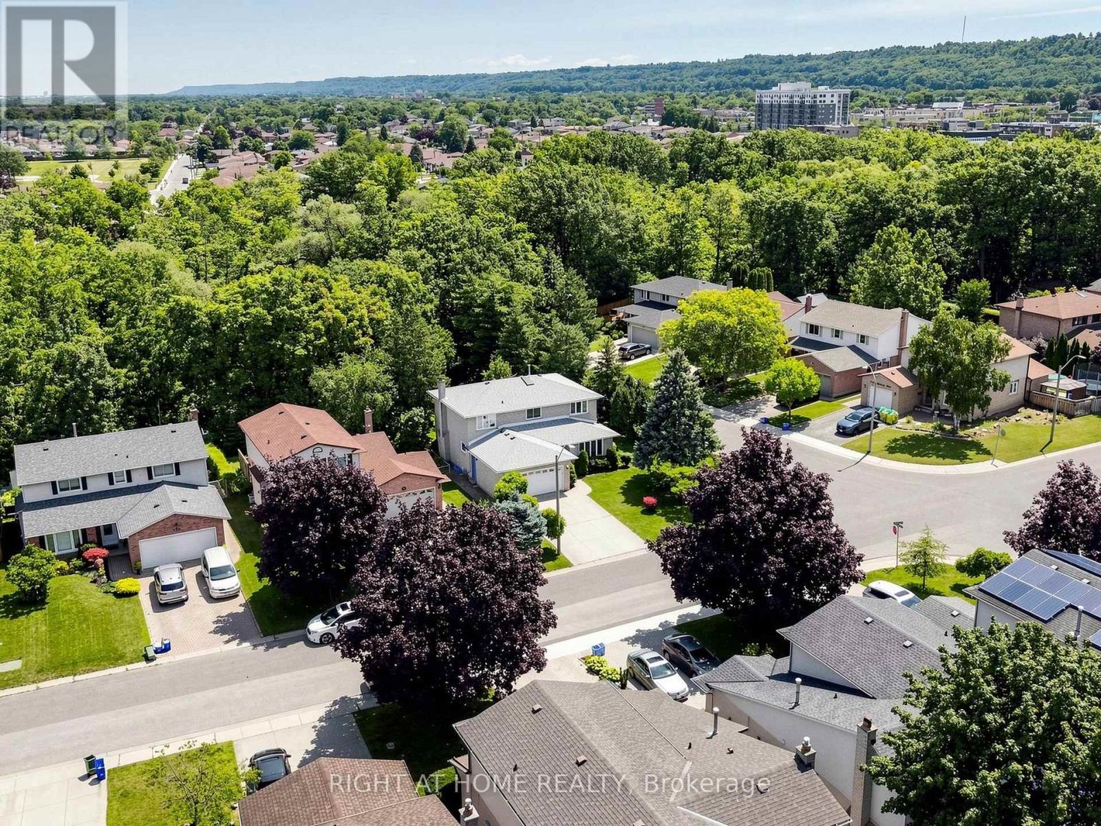 138 Strawberry Drive, Hamilton, Ontario  L8E 4R7 - Photo 2 - X13631576