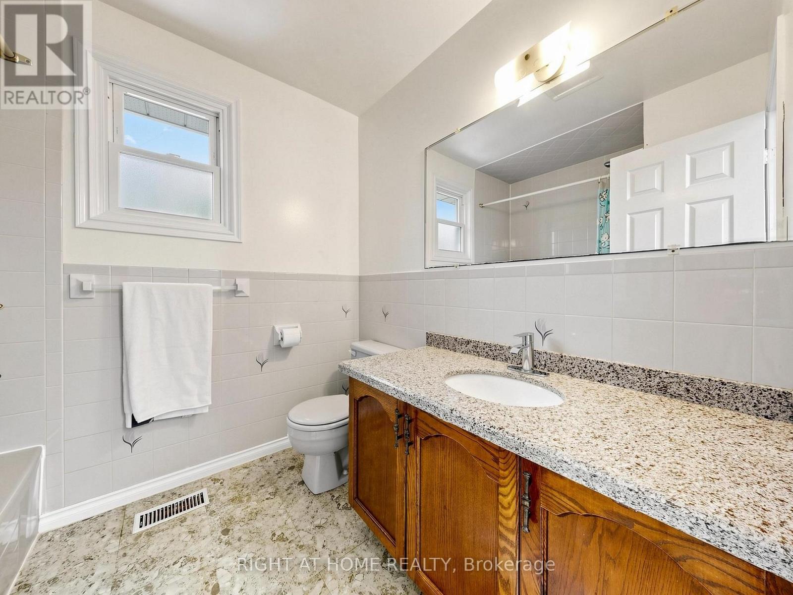 138 Strawberry Drive, Hamilton, Ontario  L8E 4R7 - Photo 30 - X13631576
