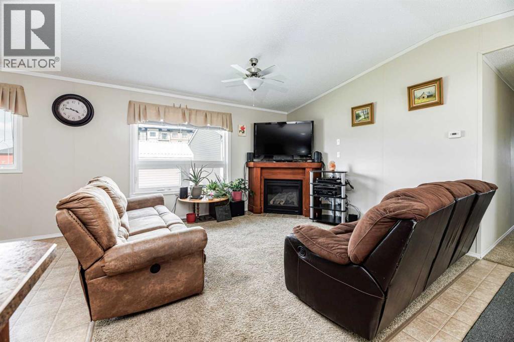 98, 15 Mackenzie Ranch Way, Lacombe, Alberta  T4L 0B4 - Photo 3 - A2327113