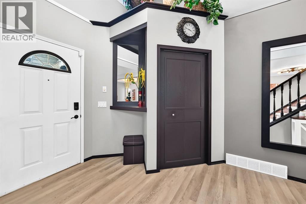 81 Sandalwood Court NW, Calgary, Alberta  T3K 4B7 - Photo 2 - A2331272