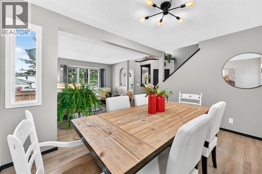 81 Sandalwood Court NW, Calgary, Alberta  T3K 4B7 - Photo 6 - A2331272