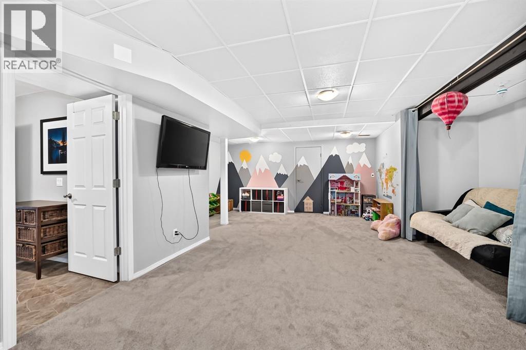 81 Sandalwood Court NW, Calgary, Alberta  T3K 4B7 - Photo 36 - A2331272