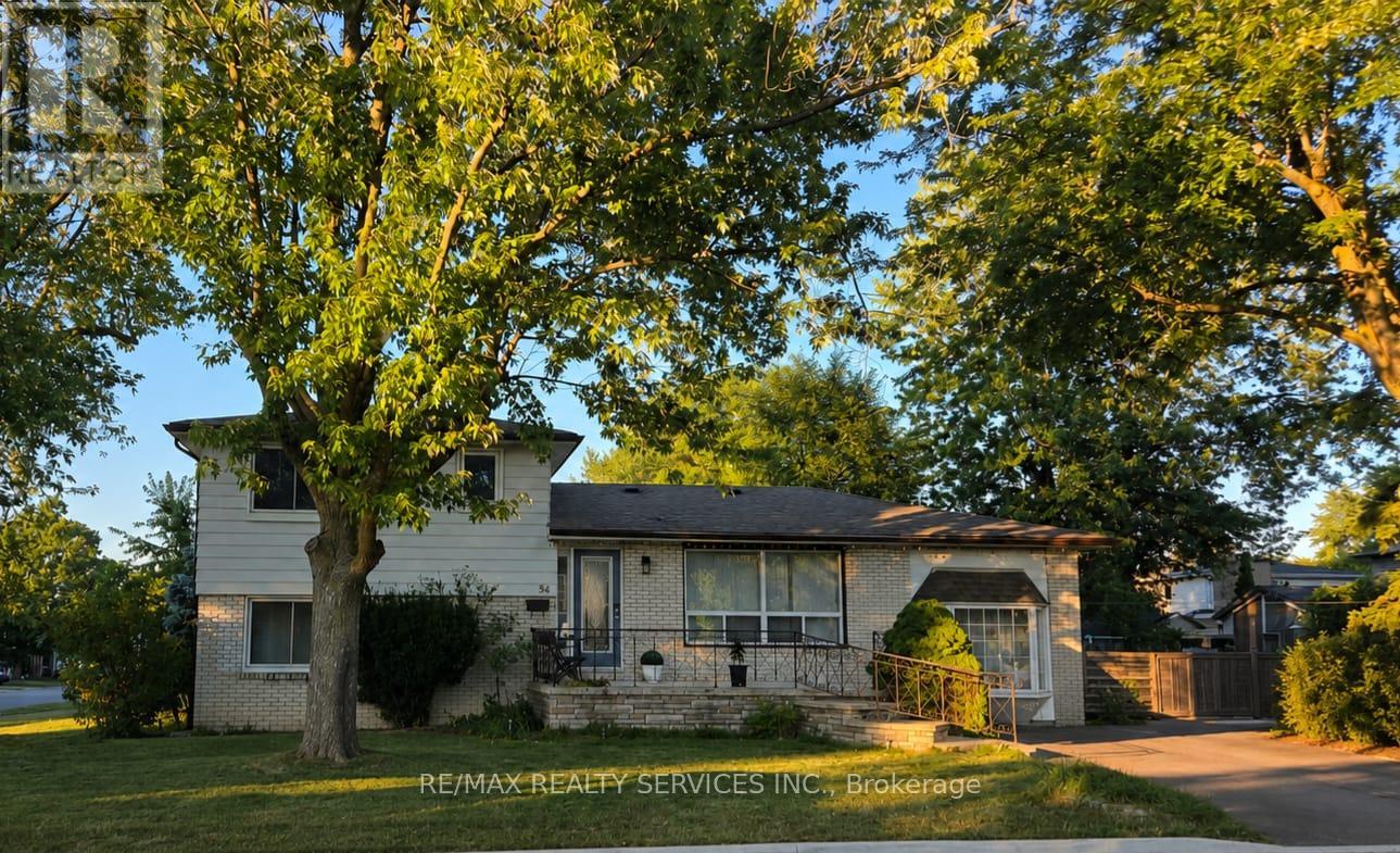34 Watson Crescent, Brampton, Ontario  L6W 1E7 - Photo 2 - W13631632